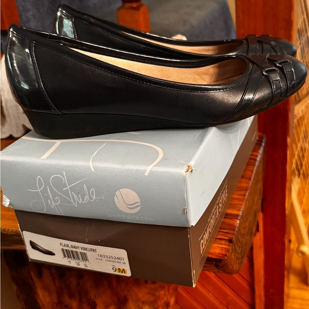 Life Stride Navy dress shoes